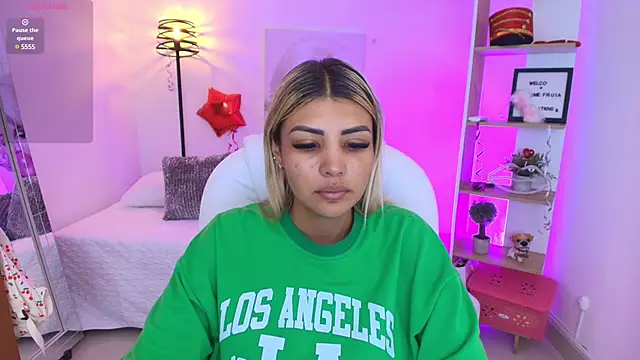 Snapshot of SALOOMEE__ chatting on February 2025 11:43:01 AM SALOOMEE online show from February 2025 11:43:01 AM