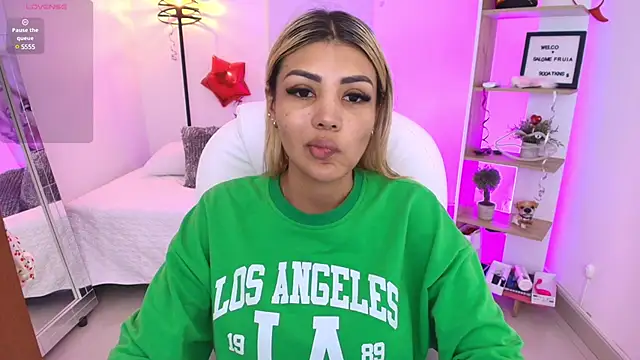 Snapshot of SALOOMEE__ chatting on February 2025 11:52:01 AM SALOOMEE online show from February 2025 11:52:01 AM