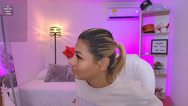 Snapshot of SALOOMEE__ chatting on March 2025 10:52:01 AM SALOOMEE online show from March 2025 10:52:01 AM