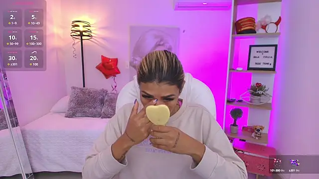 Snapshot of SALOOMEE__ chatting on March 2025 10:56:02 AM SALOOMEE online show from March 2025 10:56:02 AM