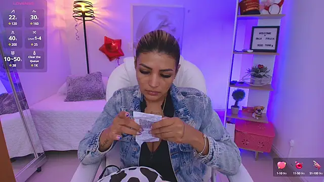 Snapshot of SALOOMEE__ chatting on March 2025 11:05:01 AM SALOOMEE online show from March 2025 11:05:01 AM