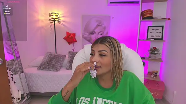 Snapshot of SALOOMEE__ chatting on March 2025 11:10:02 AM SALOOMEE online show from March 2025 11:10:02 AM