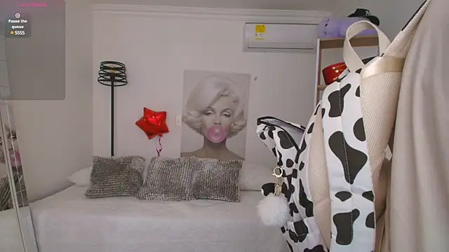 Snapshot of SALOOMEE__ chatting on March 2025 11:52:01 AM SALOOMEE online show from March 2025 11:52:01 AM