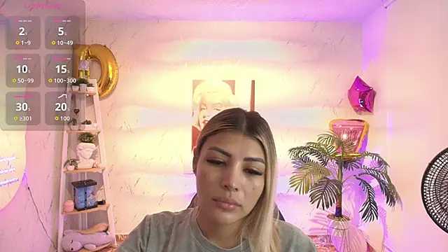 Snapshot of SALOOMEE__ chatting on October 2025 11:06:01 AM SALOOMEE online show from October 2025 11:06:01 AM