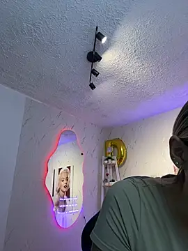 Snapshot of SALOOMEE__ chatting on October 2025 11:08:02 AM SALOOMEE online show from October 2025 11:08:02 AM