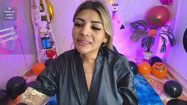 Snapshot of SALOOMEE__ chatting on October 2025 10:59:02 AM SALOOMEE online show from October 2025 10:59:02 AM