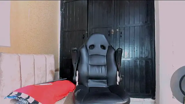 Snapshot of naugthy_dominant chatting on January 2025 05:23:02 PM naugthy dominant online show from January 2025 05:23:02 PM