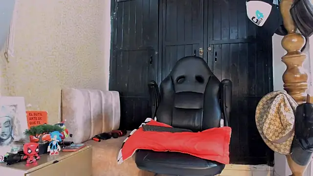 Snapshot of naugthy_dominant chatting on January 2025 05:11:01 AM naugthy dominant online show from January 2025 05:11:01 AM