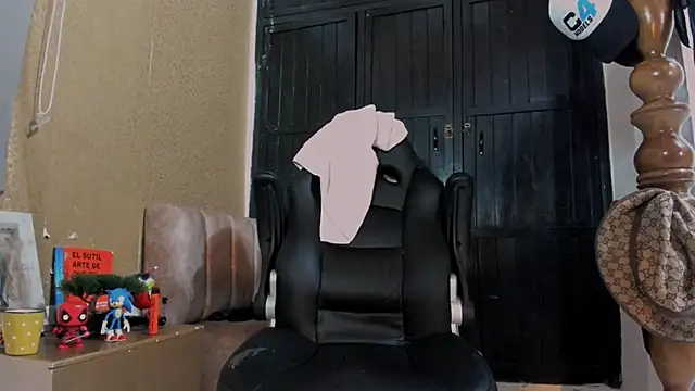 Snapshot of naugthy_dominant chatting on January 2025 04:42:01 PM naugthy dominant online show from January 2025 04:42:01 PM