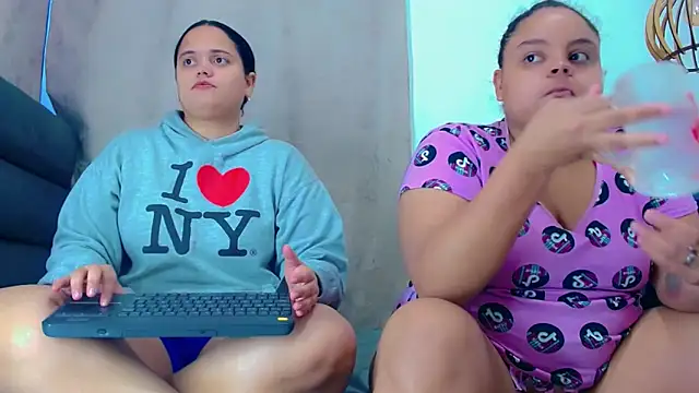 Snapshot of brunnette_hot chatting on December 2025 10:54:01 AM brunnette hot online show from December 2025 10:54:01 AM