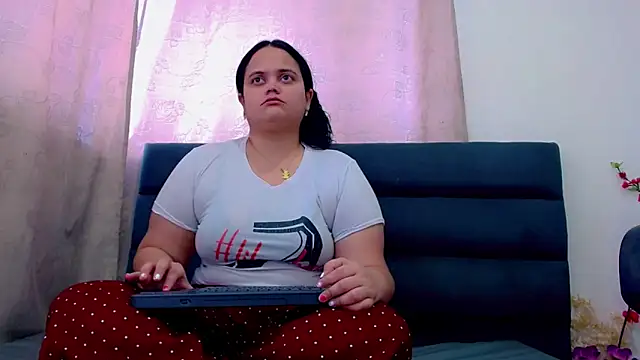 Snapshot of brunnette_hot chatting on February 2026 12:28:01 PM brunnette hot online show from February 2026 12:28:01 PM