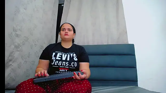 Snapshot of brunnette_hot chatting on March 2026 10:43:01 AM brunnette hot online show from March 2026 10:43:01 AM