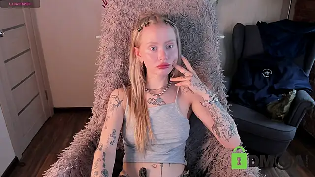 Snapshot of MalenaErnman chatting on May 2026 10:53:02 AM MalenaErnman online show from May 2026 10:53:02 AM
