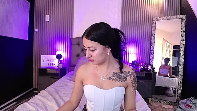 isabella smith  online show from December 2024 07:38:02 PM