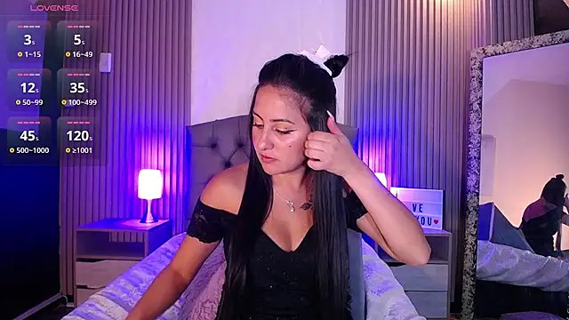 isabella smith  online show from January 2025 04:54:02 PM