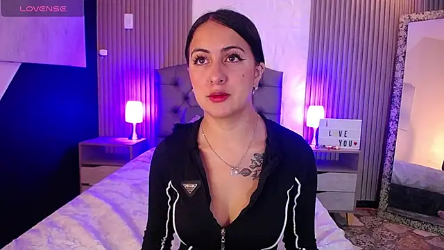 isabella smith  online show from February 2025 01:22:01 PM