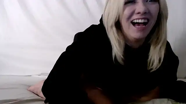 Snapshot of SallyCumLaude chatting on January 2025 09:29:01 AM SallyCumLaude online show from January 2025 09:29:01 AM