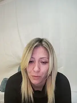 Snapshot of SallyCumLaude chatting on February 2025 07:15:01 AM SallyCumLaude online show from February 2025 07:15:01 AM