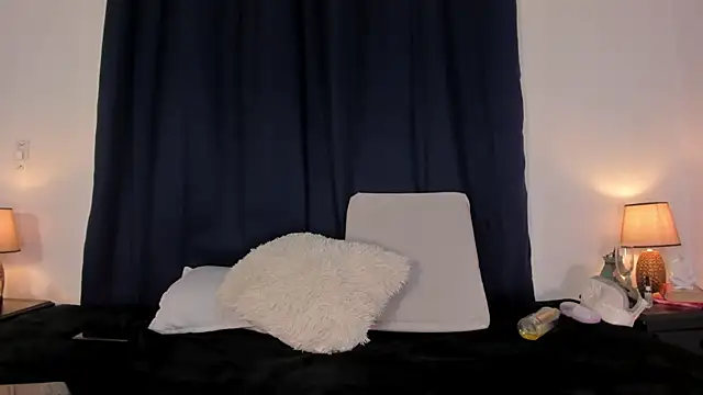 Jessica Herrera  online show from February 2025 10:52:02 PM