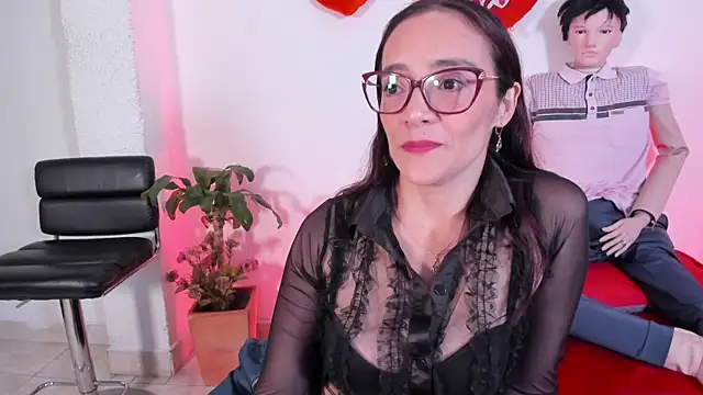 Jessica Herrera  online show from November 2025 09:48:01 PM