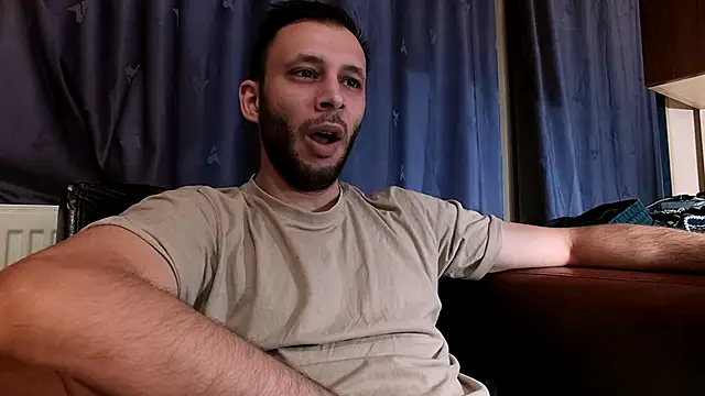 Snapshot of henryaxe chatting on December 2024 07:06:01 PM henryaxe online show from December 2024 07:06:01 PM