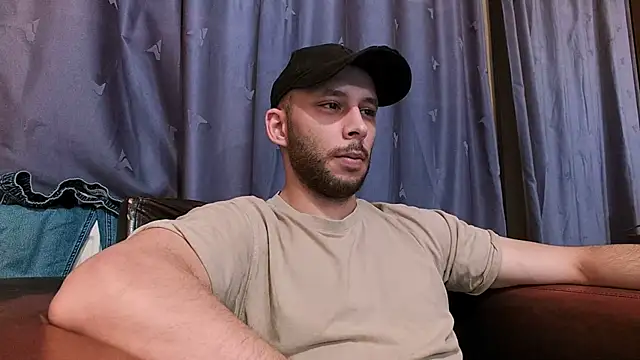 Snapshot of henryaxe chatting on December 2024 06:12:01 PM henryaxe online show from December 2024 06:12:01 PM