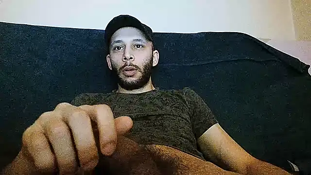 Snapshot of henryaxe chatting on February 2025 02:55:01 AM henryaxe online show from February 2025 02:55:01 AM