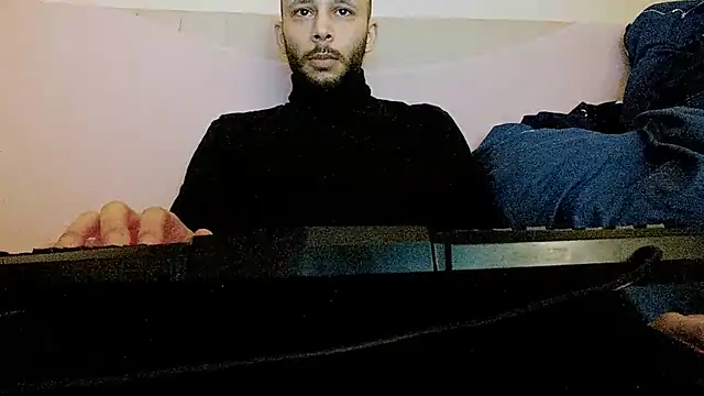 Snapshot of henryaxe chatting on February 2025 09:43:01 PM henryaxe online show from February 2025 09:43:01 PM