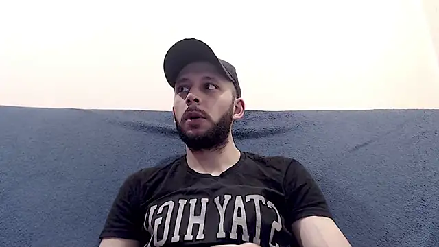 Snapshot of henryaxe chatting on March 2025 06:00:01 PM henryaxe online show from March 2025 06:00:01 PM