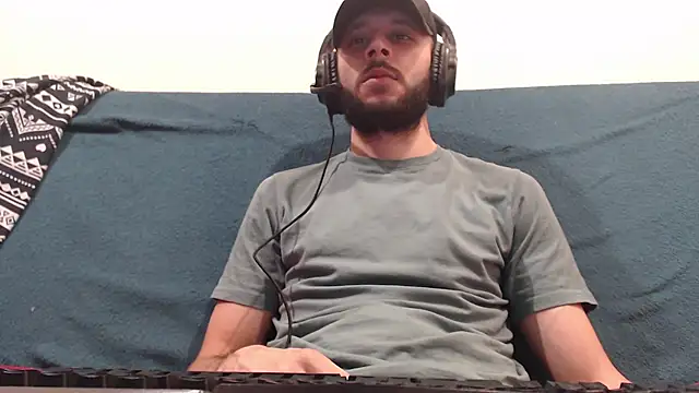 Snapshot of henryaxe chatting on March 2025 04:23:01 PM henryaxe online show from March 2025 04:23:01 PM