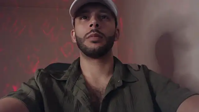 Snapshot of henryaxe chatting on September 2025 09:04:01 PM henryaxe online show from September 2025 09:04:01 PM