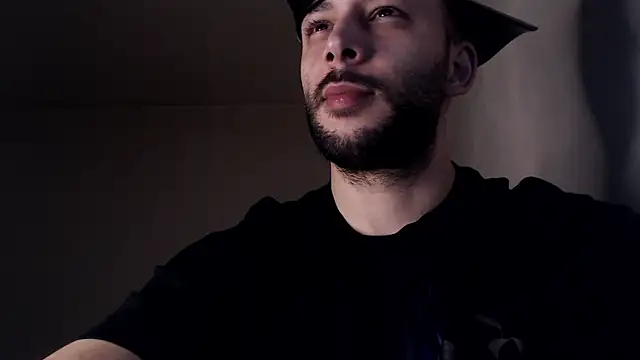 Snapshot of henryaxe chatting on November 2025 12:42:01 AM henryaxe online show from November 2025 12:42:01 AM