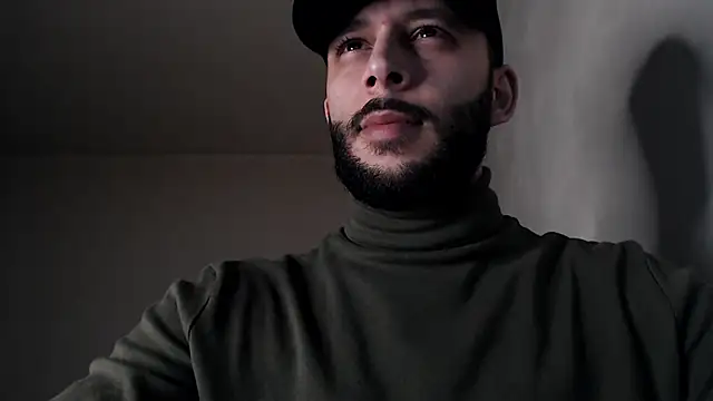 Snapshot of henryaxe chatting on November 2025 01:52:02 AM henryaxe online show from November 2025 01:52:02 AM