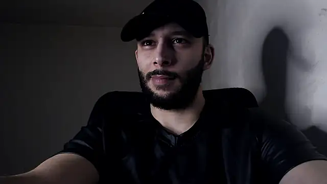 Snapshot of henryaxe chatting on November 2025 09:40:01 PM henryaxe online show from November 2025 09:40:01 PM