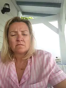 Snapshot of lady_charlyne chatting on February 2025 01:30:01 PM lady charlyne online show from February 2025 01:30:01 PM