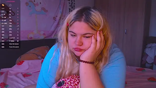 Freakcute  online show from October 2025 02:03:02 PM