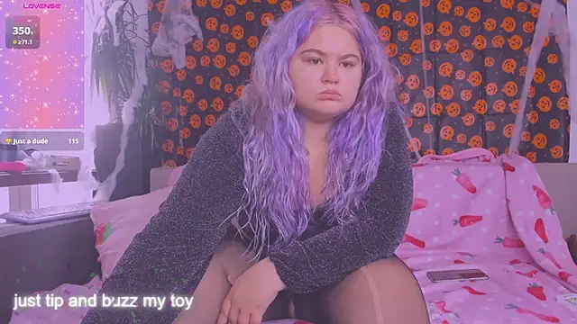 Freakcute  online show from October 2025 02:10:01 PM