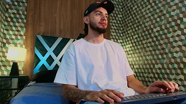 Michael magno online show from November 2025 05:28:02 PM