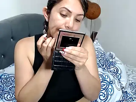 Snapshot of Chantal_hott chatting on December 2024 08:58:02 PM Chantal hott online show from December 2024 08:58:02 PM