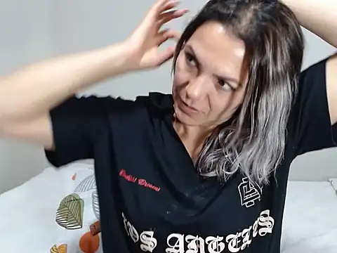 Snapshot of Chantal_hott chatting on January 2025 03:18:01 AM Chantal hott online show from January 2025 03:18:01 AM