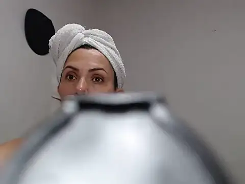 Snapshot of Chantal_hott chatting on January 2025 09:11:02 PM Chantal hott online show from January 2025 09:11:02 PM