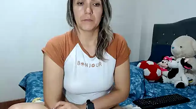 Snapshot of Chantal_hott chatting on February 2025 02:50:02 AM Chantal hott online show from February 2025 02:50:02 AM