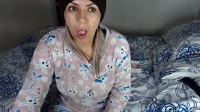 Snapshot of Chantal_hott chatting on April 2026 02:44:01 AM Chantal hott online show from April 2026 02:44:01 AM