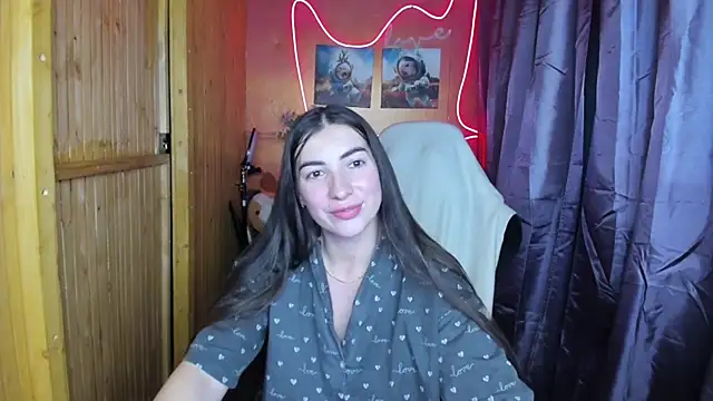 Fiery Brunette  online show from December 2024 05:55:02 PM