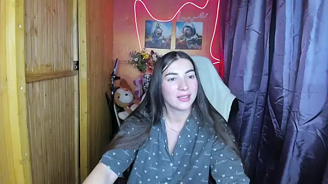 Fiery Brunette  online show from December 2024 11:54:02 AM