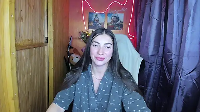 Fiery Brunette  online show from December 2024 02:59:02 PM