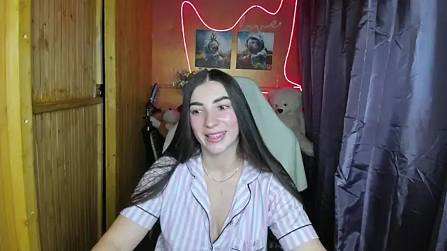 Fiery Brunette  online show from February 2025 10:31:02 AM