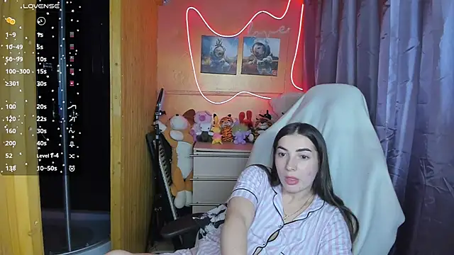 Fiery Brunette  online show from February 2025 04:43:02 PM