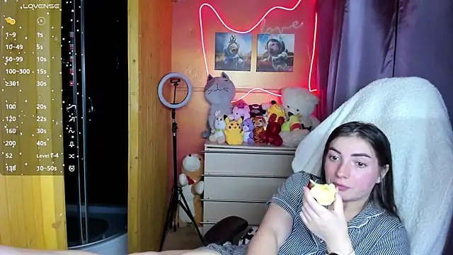 Fiery Brunette  online show from October 2025 02:27:02 PM