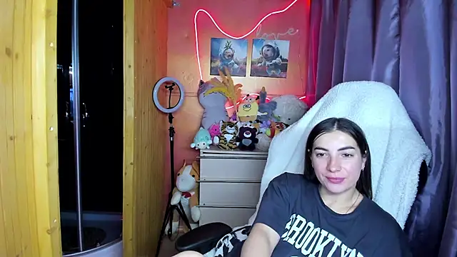 Snapshot of Fiery_Brunette_ chatting on March 2026 05:10:02 AM Fiery Brunette online show from March 2026 05:10:02 AM